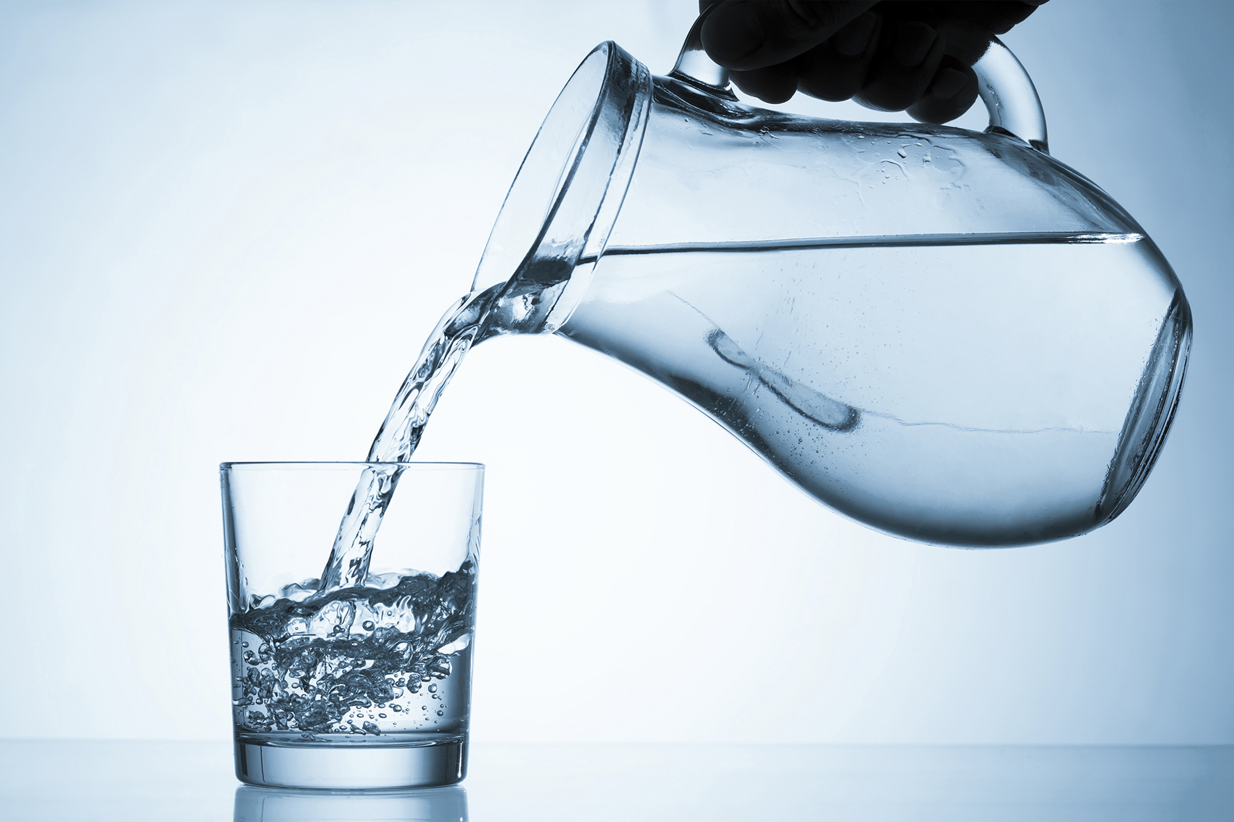 Hidratimi: Si të qëndroni të hidratuar në 6 hapa