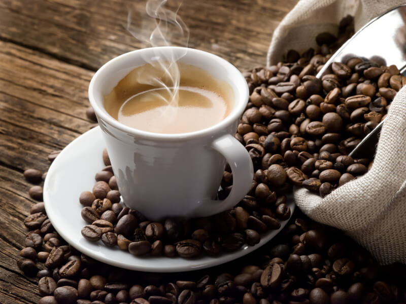 5 arsye pse duhet te ndaloni se piri kafe para mengjesit